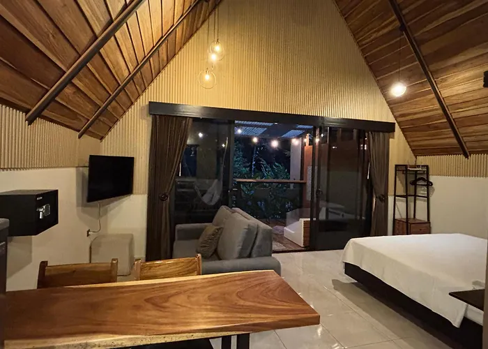 River Paradise Cabin With Private Jacuzzi
